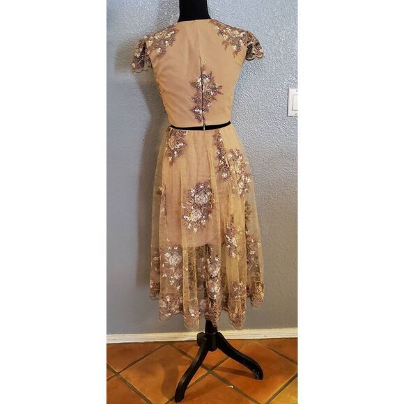 Dress the Population Juliana Floral Embroidered 2-Piece Set‎ Top & Skirt - Picture 12 of 16